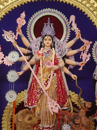 Durga idol 2011 Burdwan.jpg