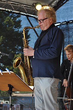 Eero Koivistoinen esiintymässä Pori Jazzissa 2012.