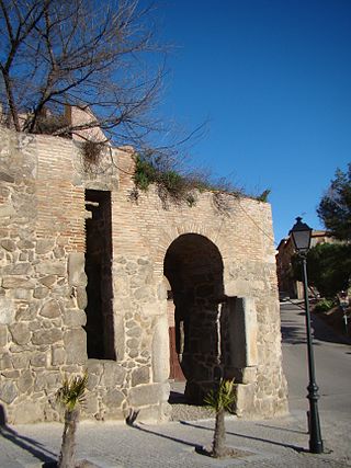 <span class="mw-page-title-main">Puerta de los Doce Cantos</span>