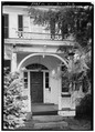 FRONT ENTRANCE - Malden Historic District, Richard E. Putney House, 4406 Malden Drive, Malden, Kanawha County, WV HABS WVA,20-MALD,18-2.tif