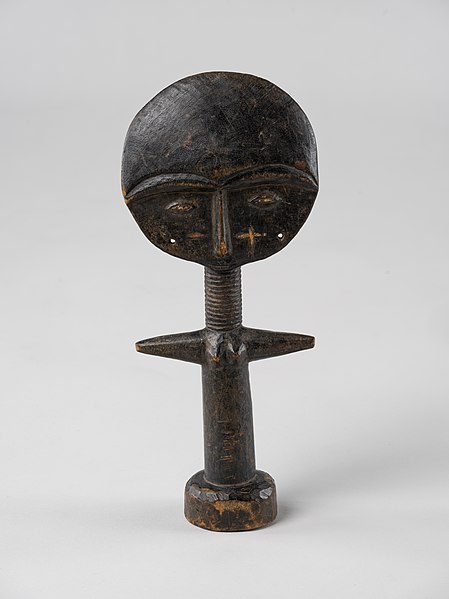 File:Fertility Doll, Ghana, Brücke Museum Berlin, 64976, view a.jpg