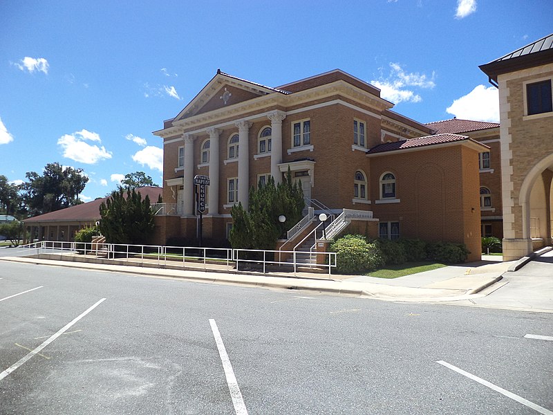 File:First Baptist Church (NW corner), Lake City.JPG