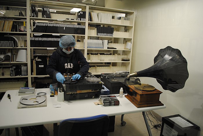 Preservation and recording of magnetic tapes at Fonoteca Nacional (National Sound Archive of Mexico).
