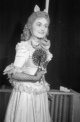 Рита Штрайх в роли Олимпии в «Сказках Гофмана», 1946