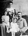 프란츠 페르디난트(오른쪽)과 그의 가족 사진