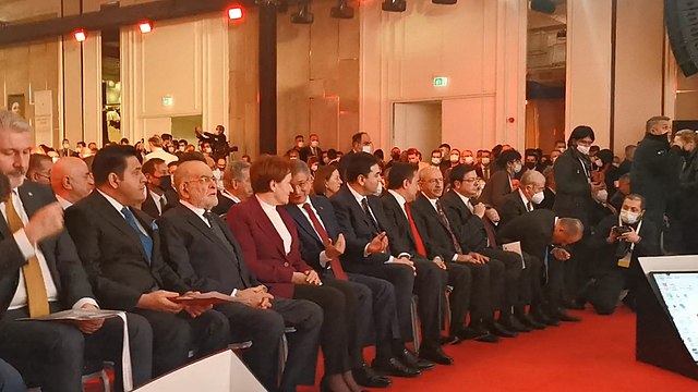 Table of Six leaders during one of the “Enhanced and Strengthened Parliamentary System” meetings.