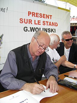 G. Wolinski dédicaçant à la fête de l'Huma 2007-03