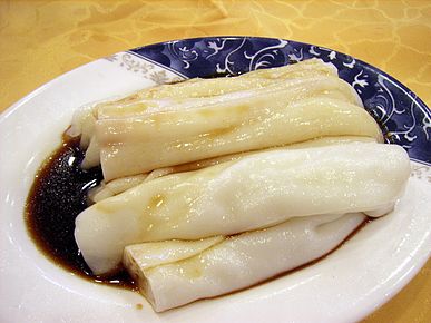 Rice noodle rolls with a sauce