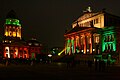 Beispiel für eine zeitlich begrenzte Stadtillumination: Gendarmenmarkt während des Festivals of Lights Berlin 2009