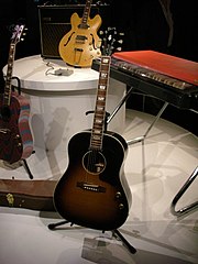 File:Gibson J-160E (sunburst), Gibson EJ-160E (The Fool) for