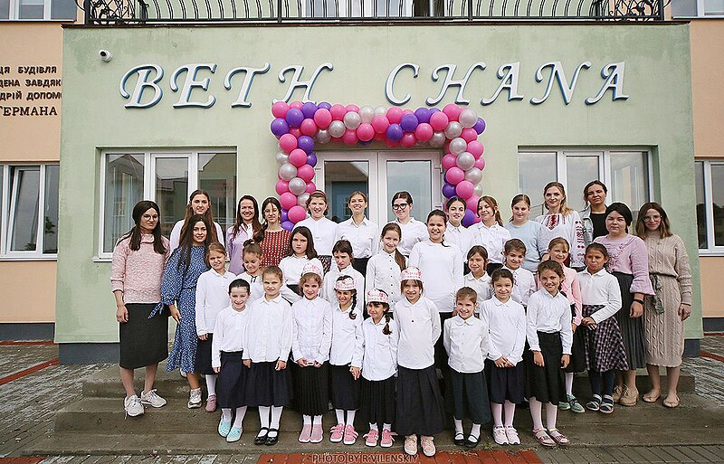 File:Girls' School in Anatevka.jpg