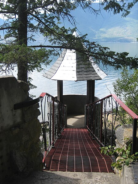 File:Glass house lookout british columbia.jpg