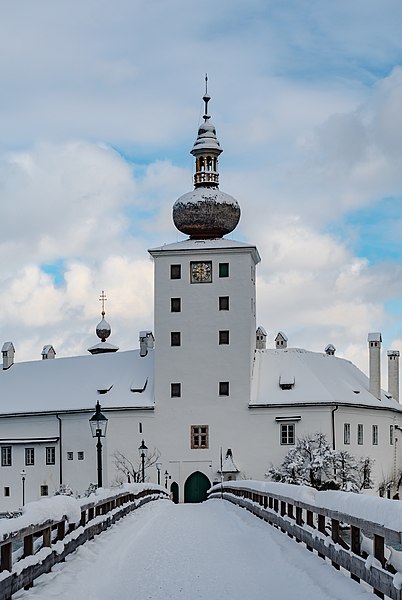 File:Gmunden Seeschloss Orth bridge-9532.jpg