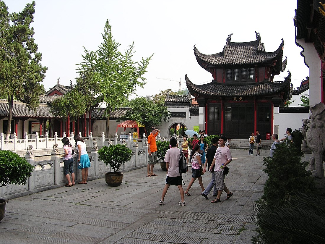 File:Guiyuan Temple Wuhan3.jpg