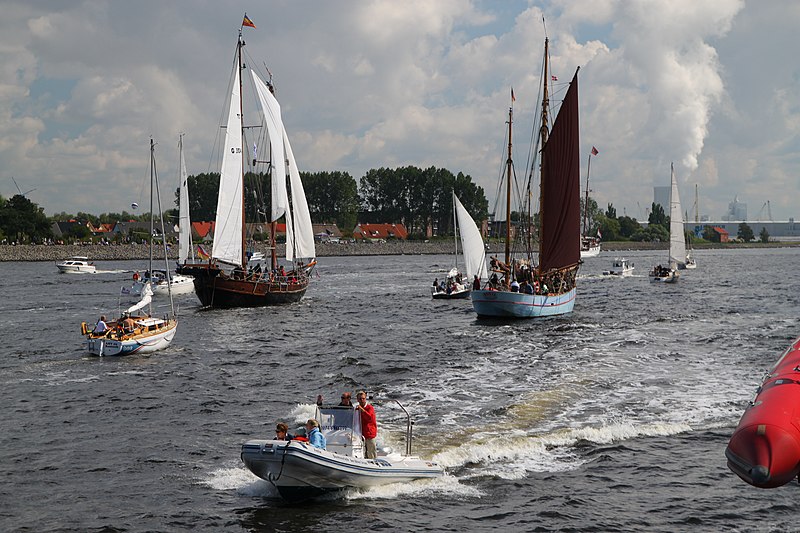 File:Hanse Sail 2011 (6381918667).jpg