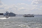 Миниатюра для Файл:Hornblower Infinity, Mastermind, Circle Line Manhattan.JPG