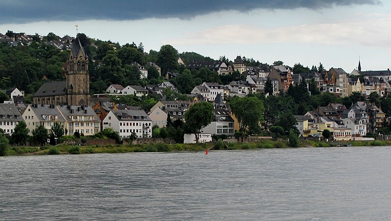 File:Houses along the Rhine (3756457714).jpg