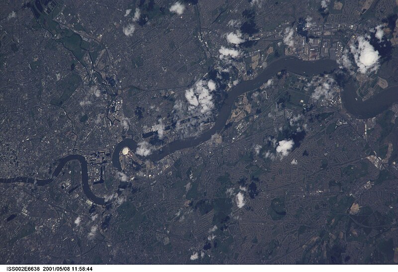 File:ISS002-E-6638 - View of England.jpg