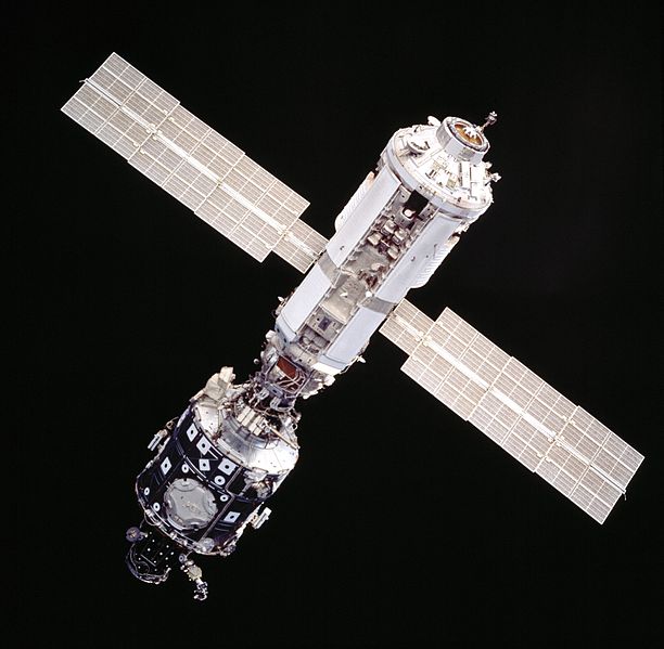 File:ISS from Atlantis - Sts101-714-016.jpg