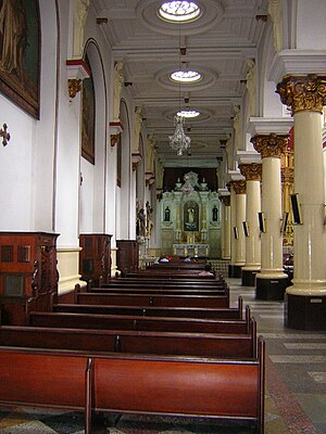 Iglesia San Ignacio-Nave Lateral Izquierda-Medellin.JPG