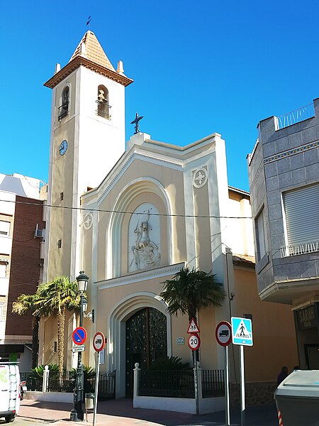 File:Iglesia de Santiago el Mayor.jpg