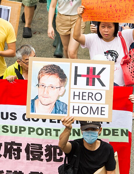 File:Is Snowden a Hero? SnowdenHK 香港聲援斯諾登遊行 Hong Kong Rally to Support Snowden SML.20130615.7D.42298 (cropped).jpg