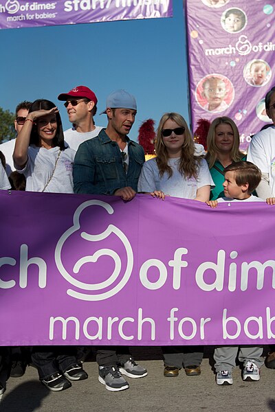 File:Joey Lawrence, Taylor Spreitler and Melissa Joan Hart March March of Dimes 478 (5673590465).jpg