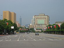 Ketagalan Boulevard and Kuomintang Central Committee 20060521.jpg