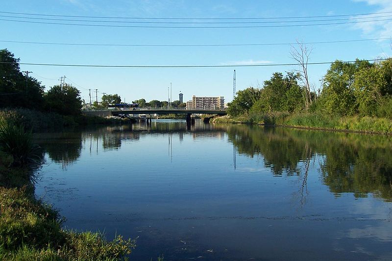 File:Kinnickinnic River.jpg