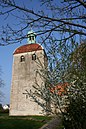 Evangelische Kirche mit Kirchhof und Einfriedungsmauer, Kriegerdenkmal