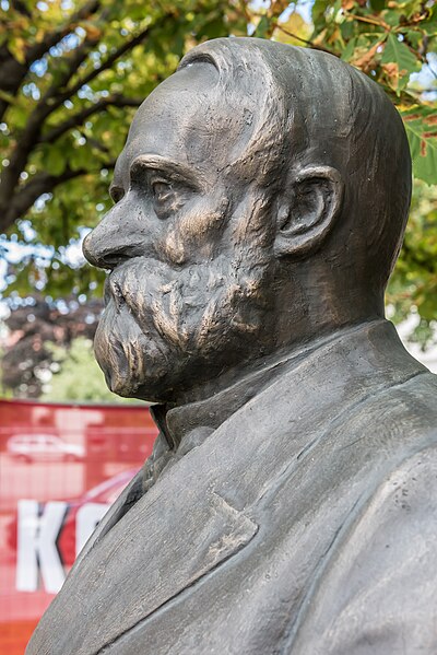 File:Klagenfurt Jesserniggstrasse Jessernigg-Denkmal Büste Profil-Ansicht 19082016 3835.jpg