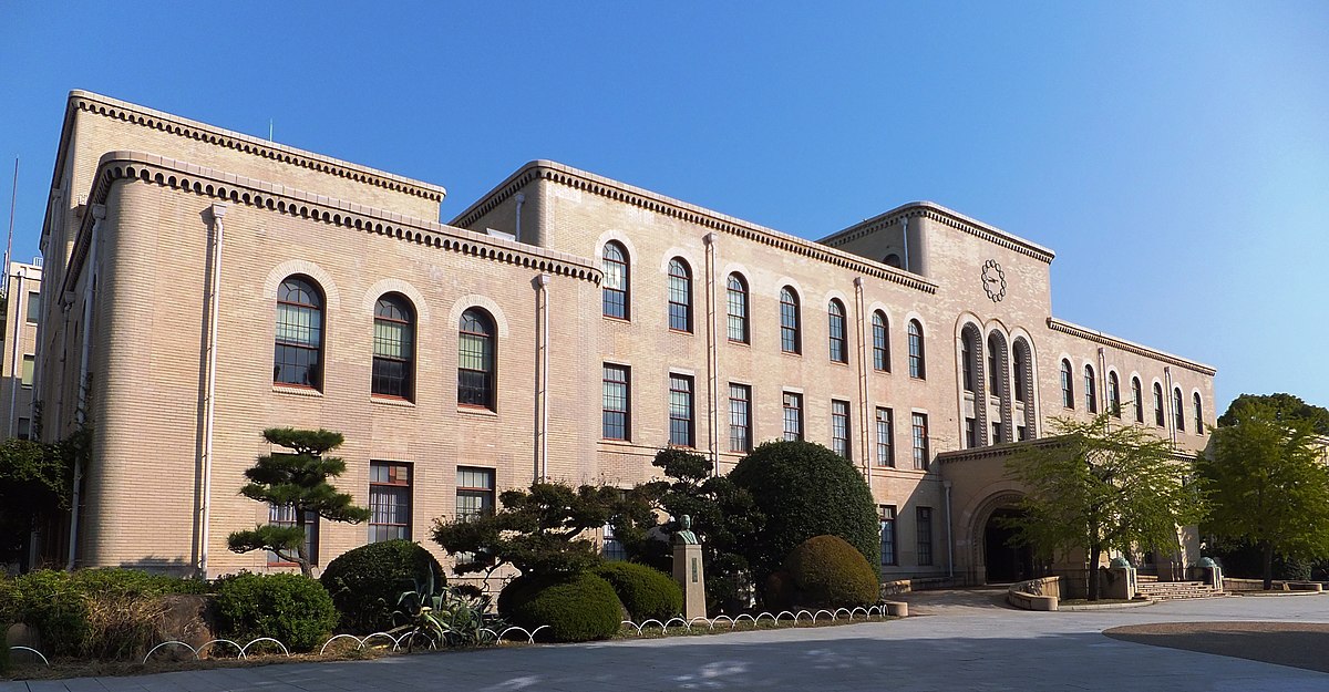 Kobe University Rokkodai Main Building.JPG