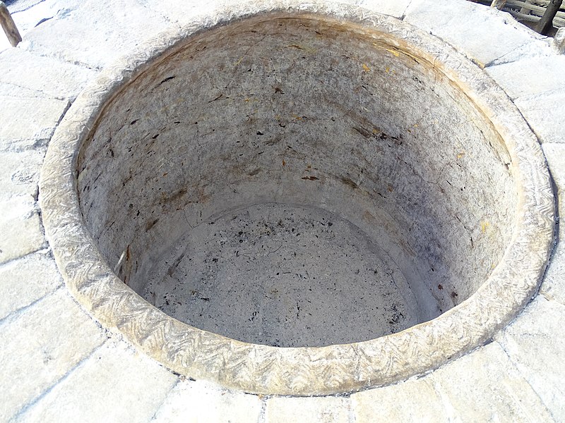 File:Kvareli Eden Tandoor 2.jpg