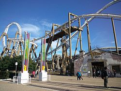 La Villa Española de Shima، Parque España - La montaña rusa 