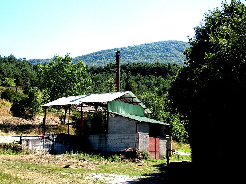 File:Laborel Distillerie de lavande.jpg