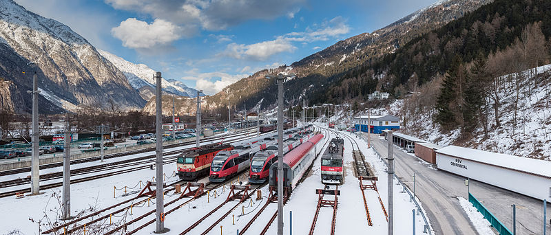 File:Landeck-Zams Hbf Panorama.jpg