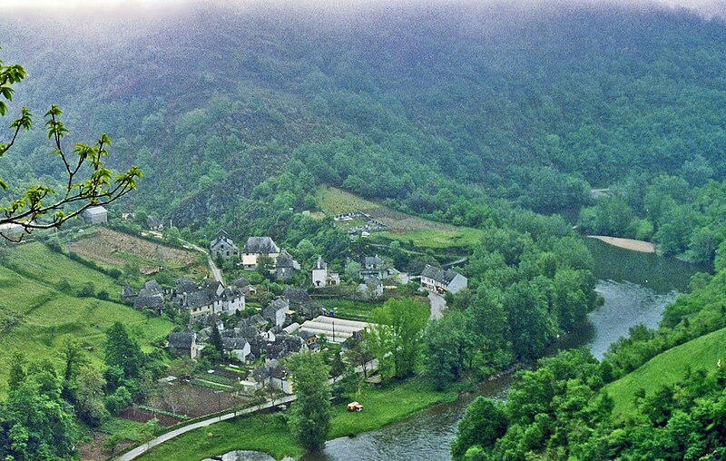 File:Le Projet, Aveyron (Lot Valley), France, 1993.jpg