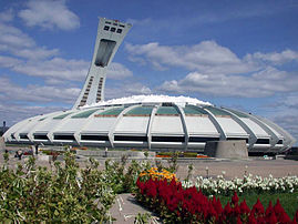 Le Stade olympique de Montréal, construit pour les Jeux olympiques d'été de 1976, est un stade à toit rétractable conçu par l’architecte français Roger Taillibert, cette sculpture de béton est composée de 12 000 éléments préfabriqués, dont la plupart pèsent plusieurs tonnes. (définition réelle 800 × 600)