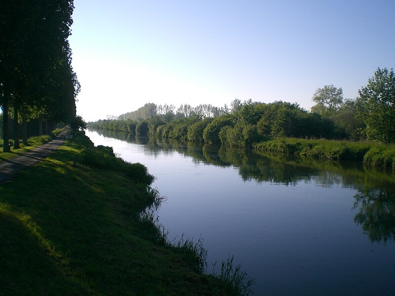 File:Le canal de la Somme en mai 2010 un.jpg
