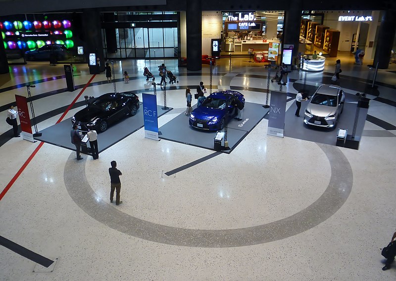 File:Lexus automobiles exhibited at KNOWLEDGE CAPITAL.JPG