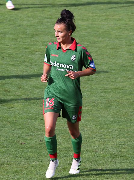 File:Lina Magull BL FCB gg. SC Freiburg Muenchen-3.jpg