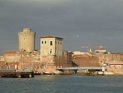 The Caraviglia bastion with the tower of Matilda on the left Livorno Fortezza Vecchia vista dal porto.JPG