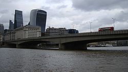 London Bridge na snímku z roku 2015