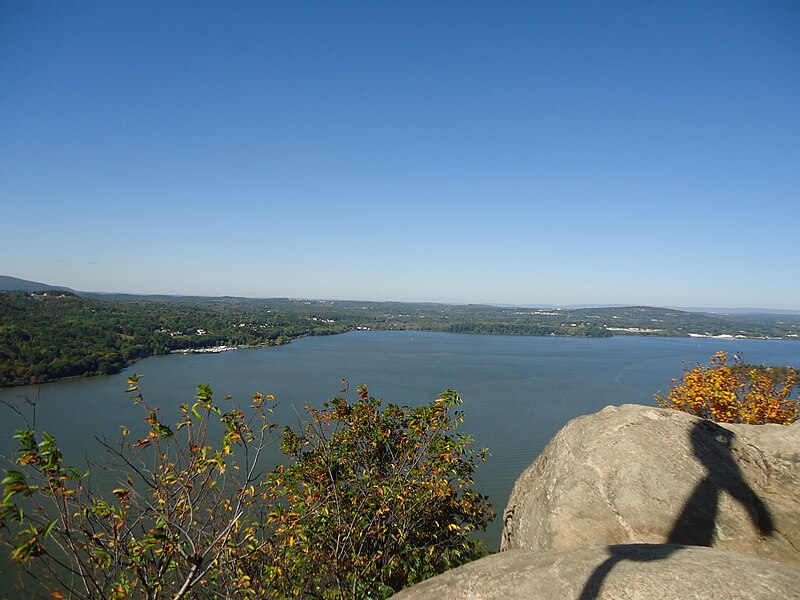 File:Looking north from Breakneck Ridge.JPG