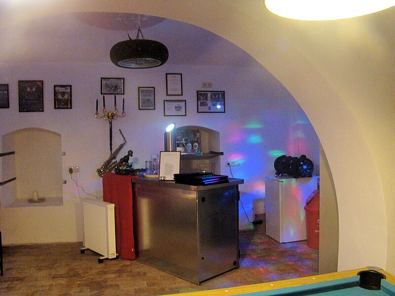 File:MünchMammut2000Bar.jpg