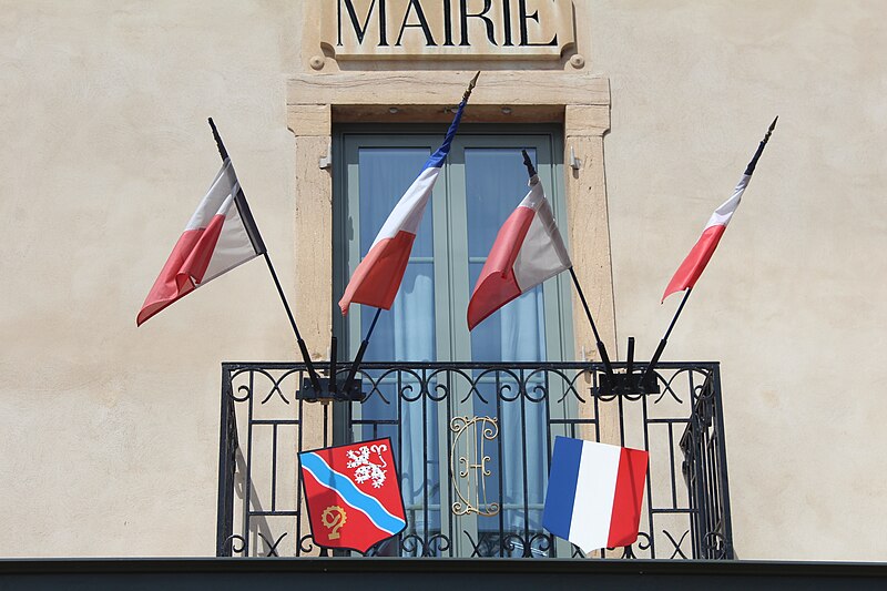 File:Mairie Cormoranche Saône 8.jpg