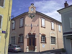 Photographie en couleurs d'une mairie (bâtiment administratif) à Tournay, en France.