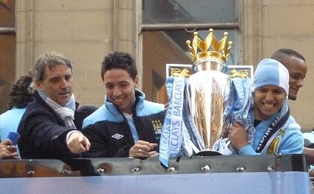 Mancini (left), Samir Nasri and Sergio Agüero with the Premier League trophy during Manchester City's victory parade, May 2012