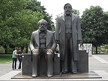 Karl Marx and Friedrich Engels monument in Marx-Engels Forum, Berlin-Mitte, Germany Marx und Engels Denkmal, alter Platz - panoramio.jpg