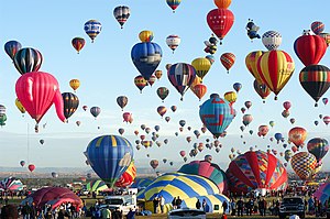 Heißluftballon: Abgrenzung zu anderen Fluggeräten, Bauweise, Geschichte